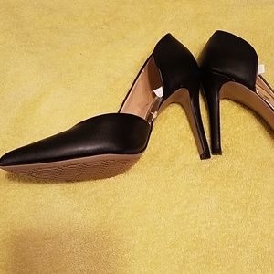 Merona pointed toe pumps